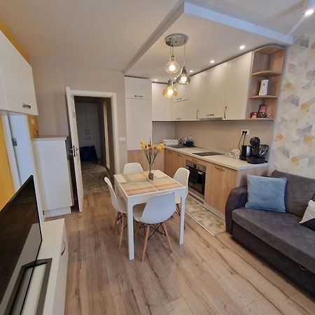 Brand New Luxury Flat In The City Center Varna Esterno foto