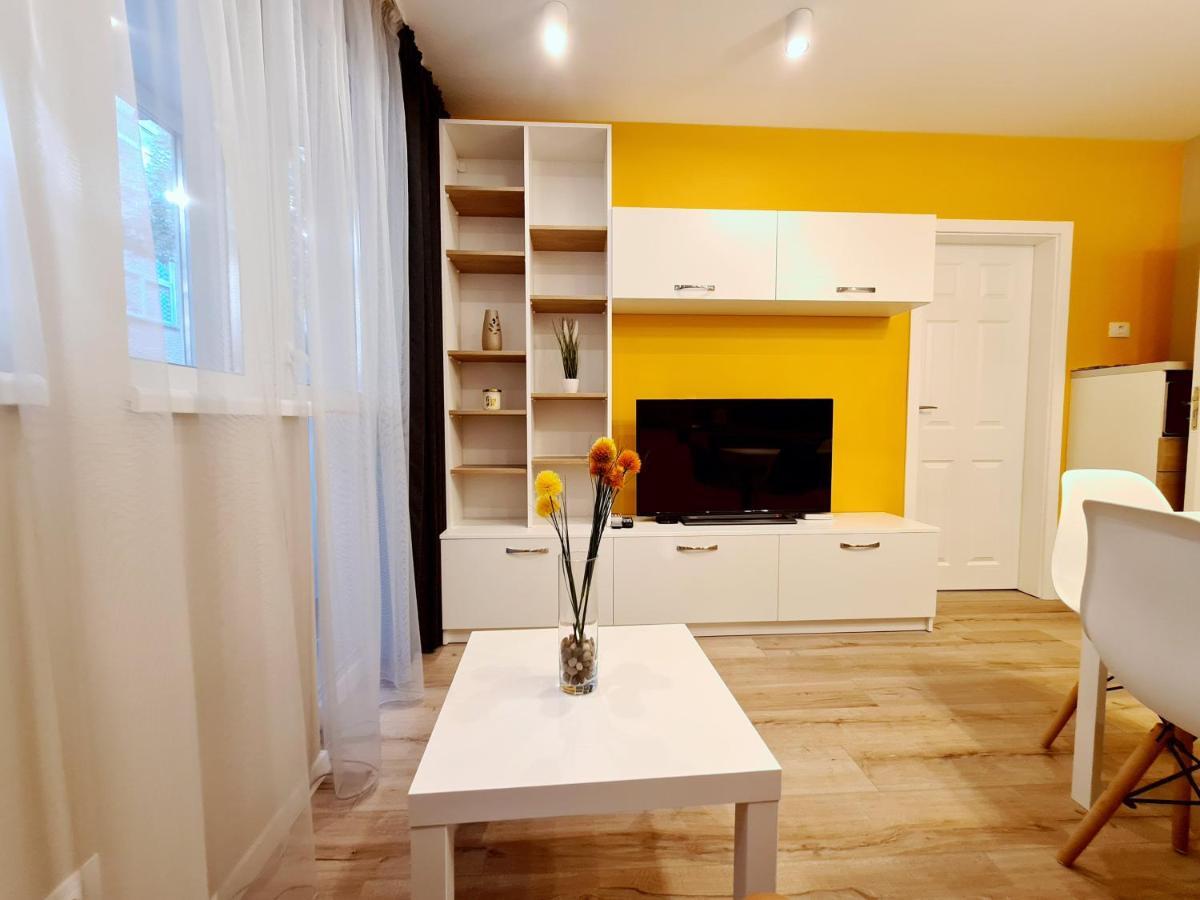 Brand New Luxury Flat In The City Center Varna Esterno foto