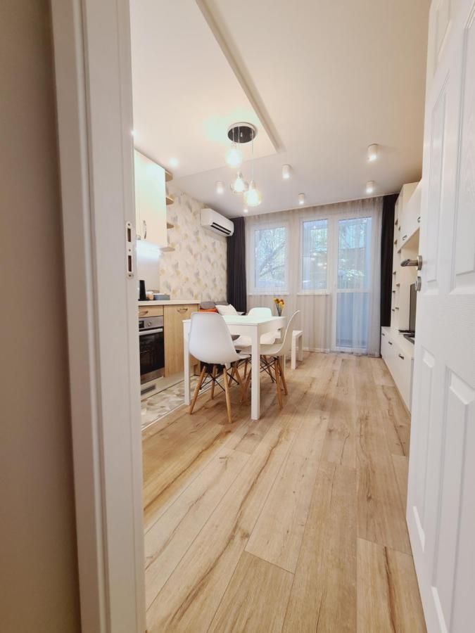 Brand New Luxury Flat In The City Center Varna Esterno foto
